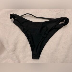 BLACK BIKINI BOTTOM WITH CUT OUT